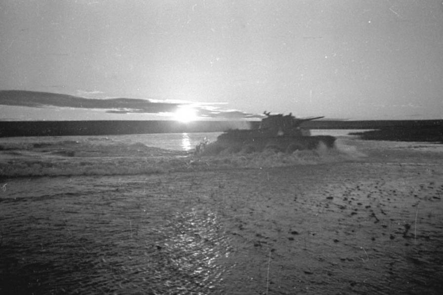 Soviet tanks cross Khalkhin Gol River 