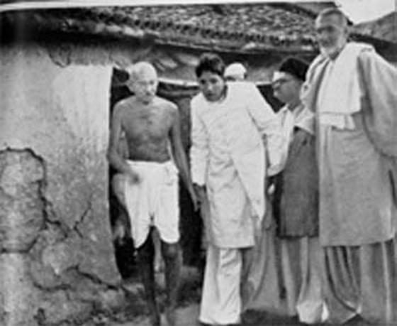 Gandhi Visits Riot-Hit Indian Town, 1947