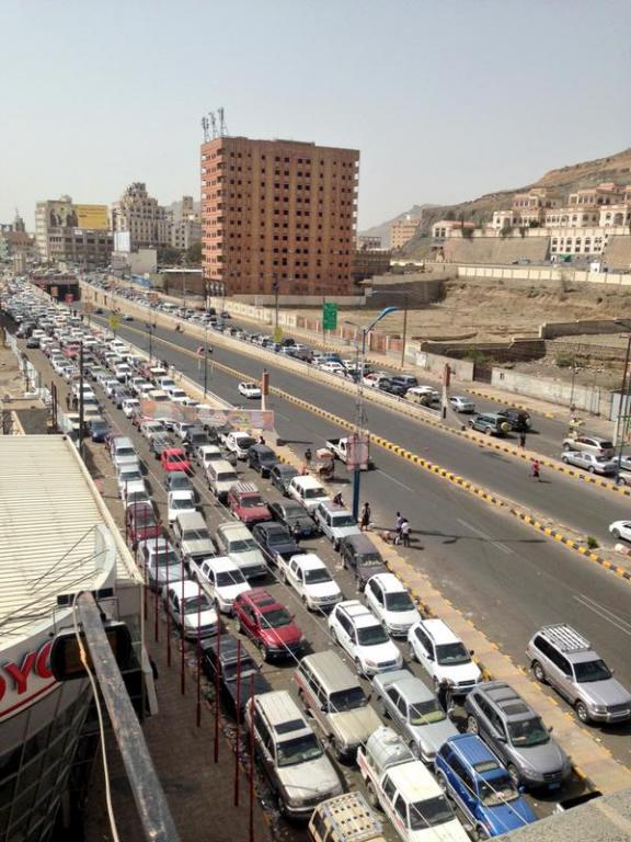 Petrol queues in Sana'a stretch for 5 KM; Yemen, June 2015