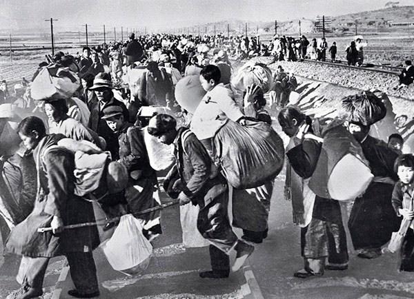 Refugees Flee DPRK Forces, Korea, Fall 1950
