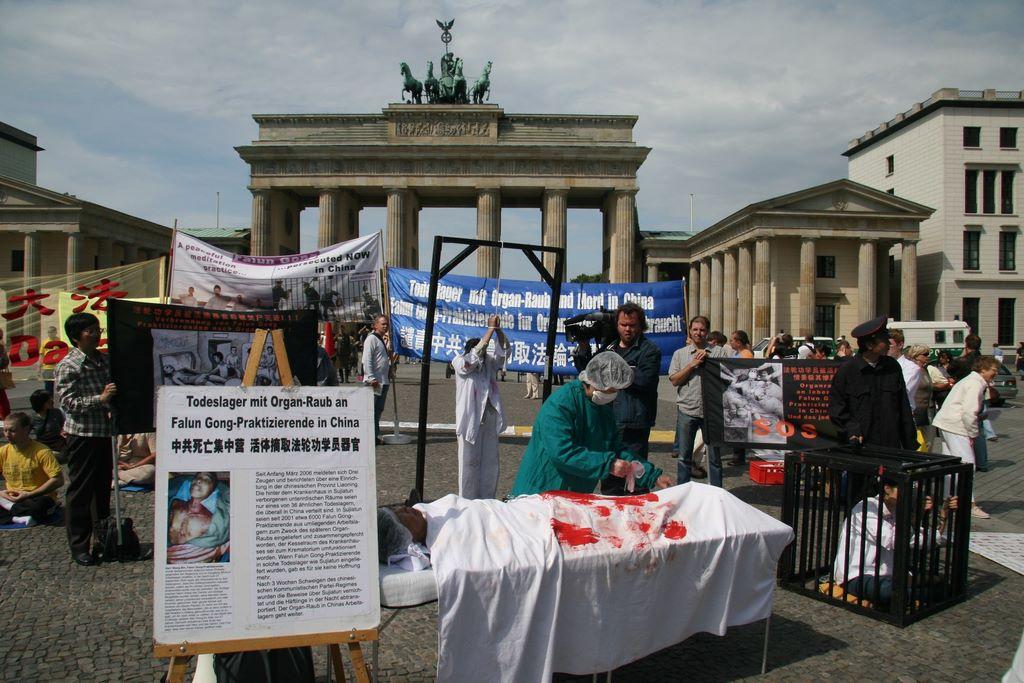 Falun Gong Parade; Berlin, Germany, May 2007