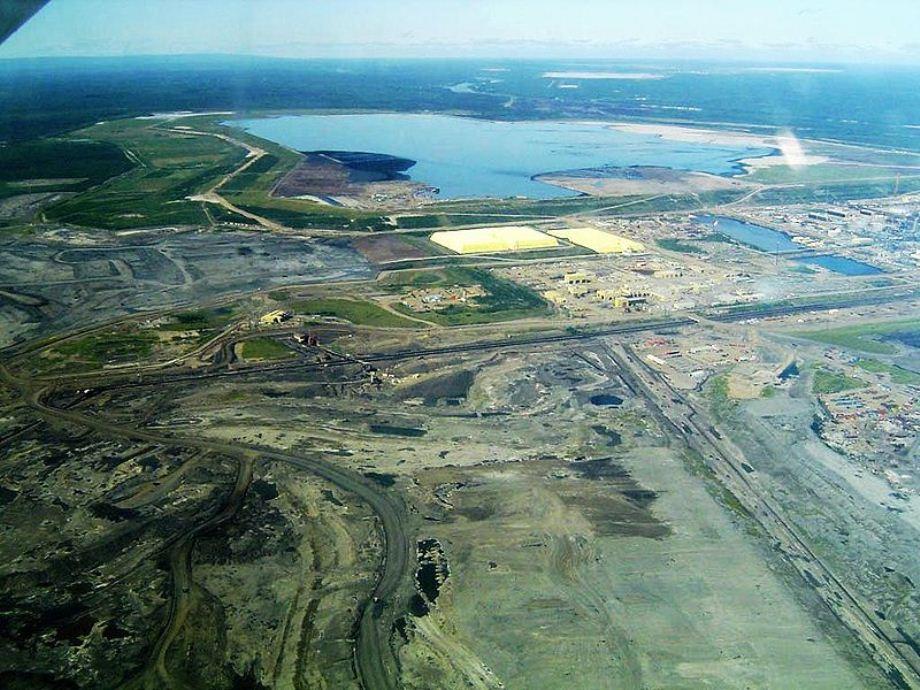 Syncrude Base Mine in Athabasca, Alberta, 2006