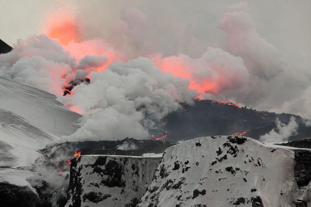 2nd fissure on Fimmvörðuháls, Iceland, Apr 2010