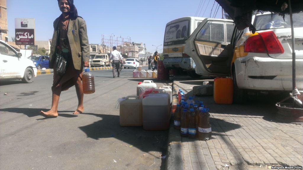 Yemenis Civilians Suffering for want of Fuel - Sanaa, Yemen - Jan 2017