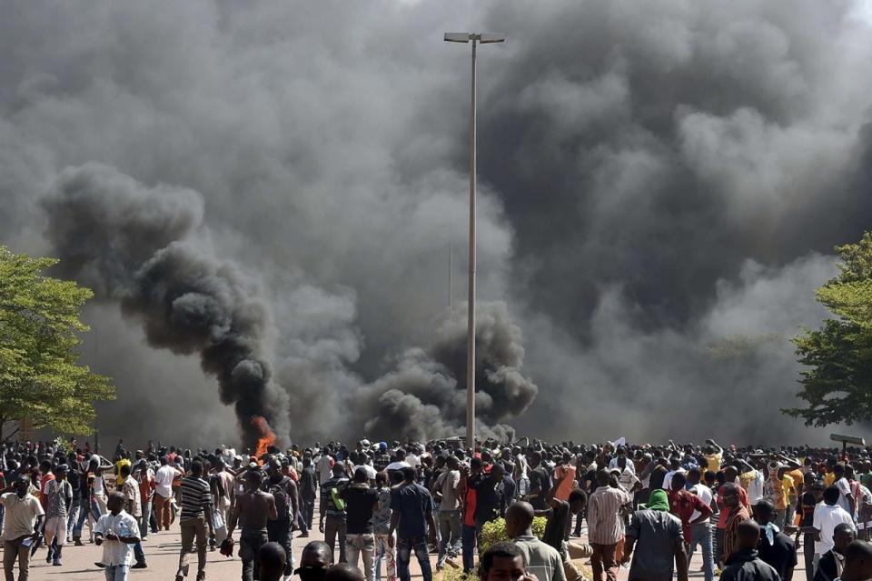 Burkinabé Parliament set Ablaze by Protesters, Ouagadougou, Burkina Faso, 2014