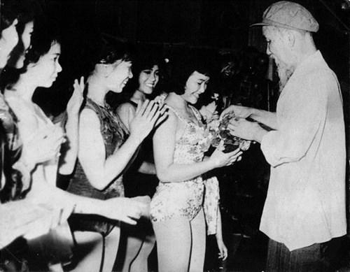 Ho Chi Minh Meets Vietnamese Circus Troupe, North Vietnam, 1967