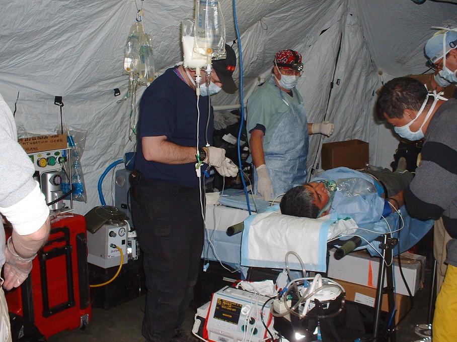 Medical Aid for Iranian Bam Earthquake Victims, 2003