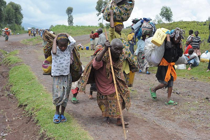 Refugees of Kivu-Nord Flee Gunfire; DRC, Nov 2007