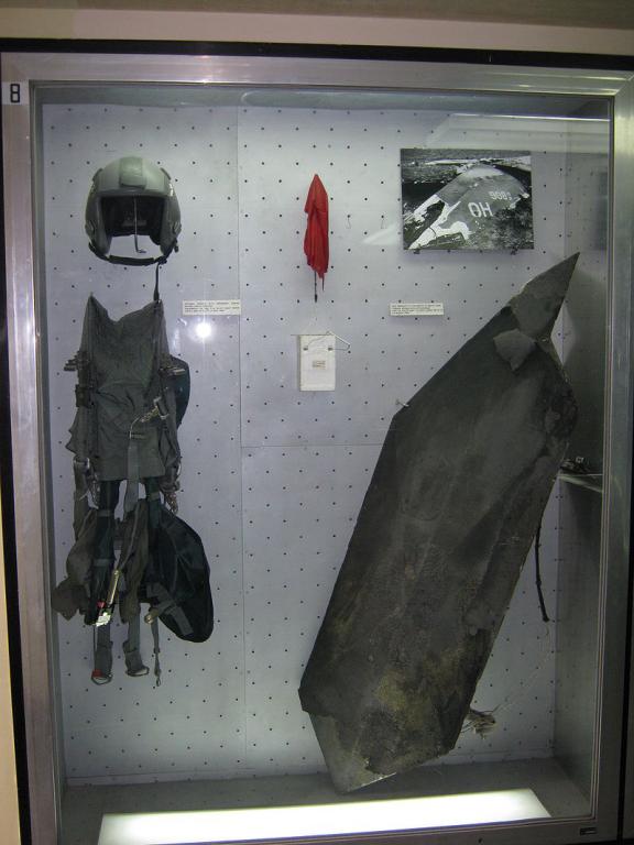 F16 Fragments & Equipment from the Kosovo War