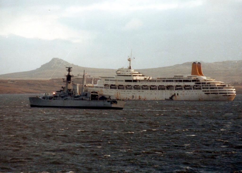 SS Canberra and HMS Andromeda, Outside Port Stanley, June 1982