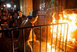 Mexico's Palacio Nacional Attacked by Protesters, November 2014